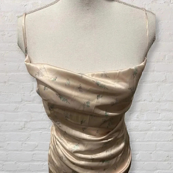 NWT Fashion Nova Midi Dress Cream with Floral Pattern Size Medium - Picture 4 of 8